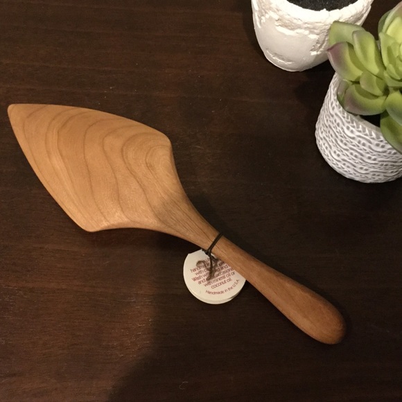 NWT Hand Crafted Wood Cake Pie Server 🍰 🥧 - Picture 2 of 4
